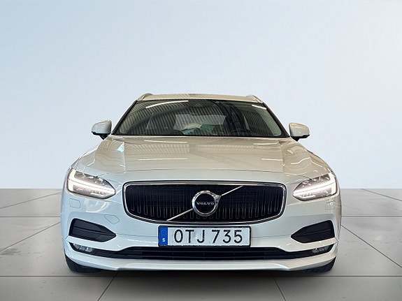 Volvo V90 2 of 5