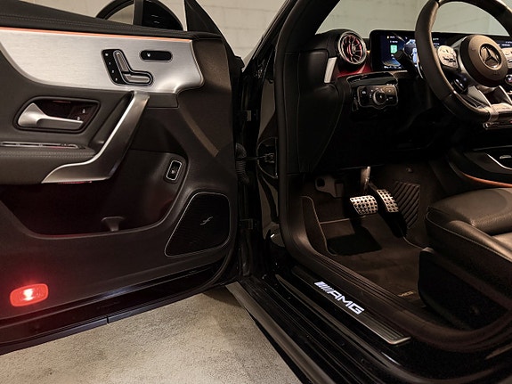 Mercedes-Benz CLA45 17 of 29