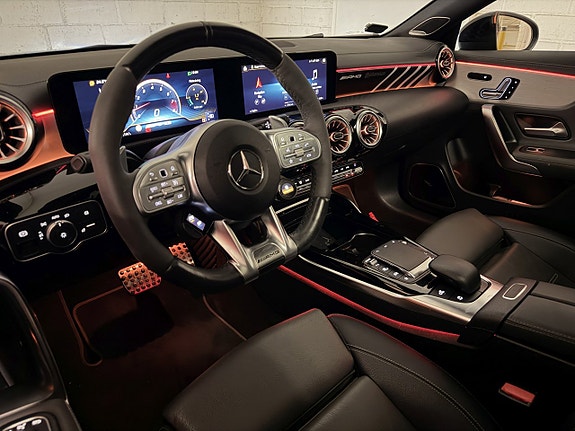 Mercedes-Benz CLA45 14 of 29