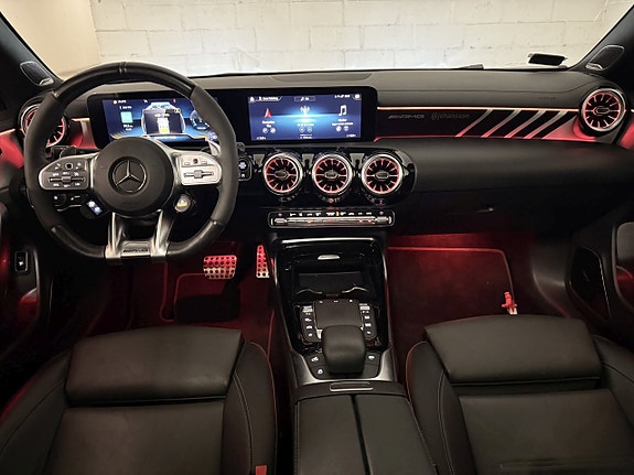 Mercedes-Benz CLA45 13 of 29