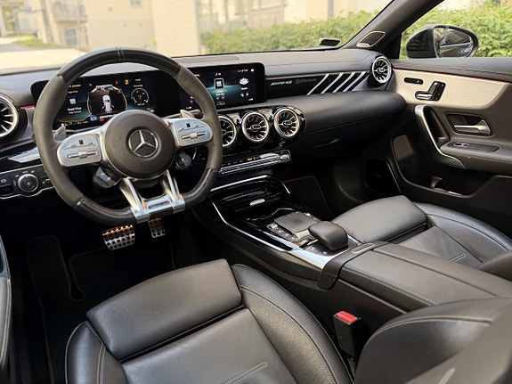 Mercedes-Benz CLA45 11 of 29