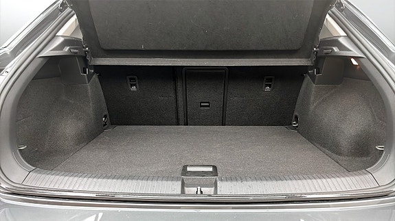 Volkswagen T-Roc 12 of 12