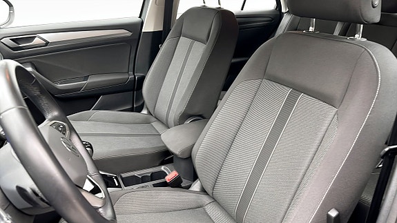 Volkswagen T-Roc 8 of 12