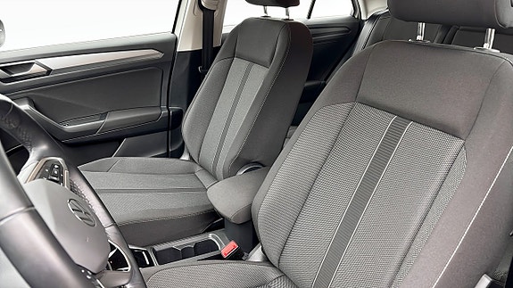 Volkswagen T-Roc 8 of 12