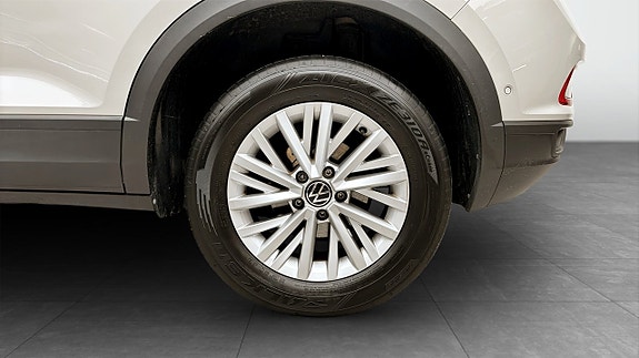 Volkswagen T-Roc 6 of 12