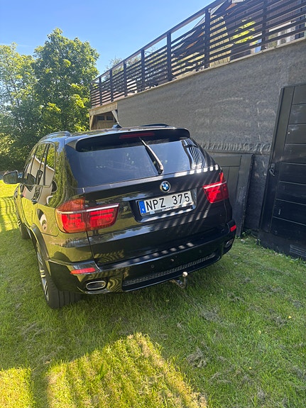 BMW X5 2 of 5