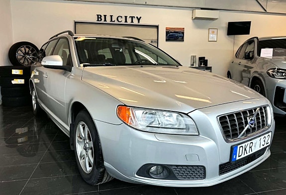 Volvo V70 2 of 5