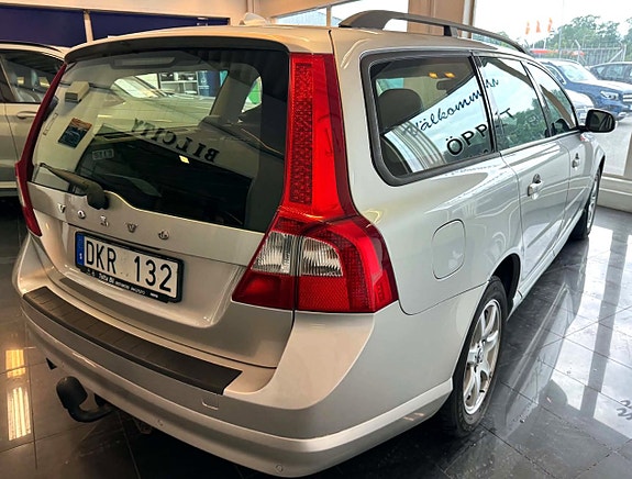 Volvo V70 4 of 5