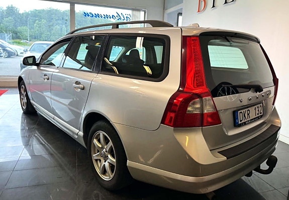 Volvo V70 3 of 5