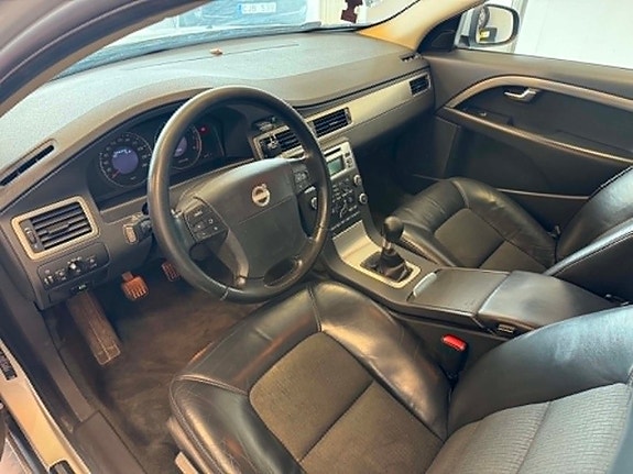 Volvo V70 10 of 17