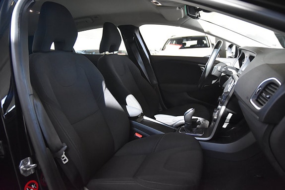 Volvo V40 8 of 13