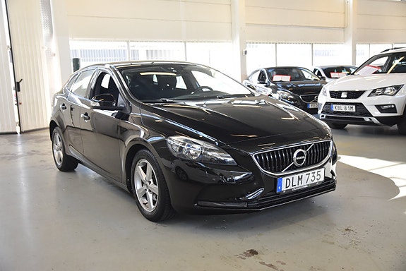 Volvo V40 2 of 13