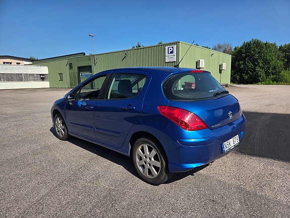 Peugeot 308 4 of 5