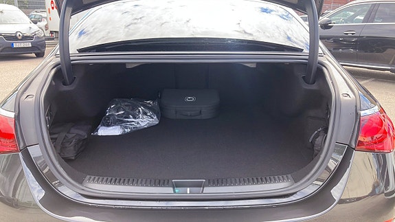 Mercedes-Benz 300 E 12 of 12