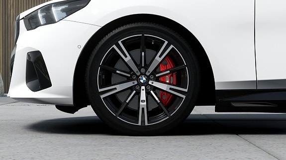BMW i5 7 of 13