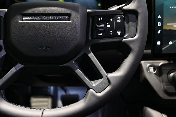 Land Rover Defender 90 19 of 28