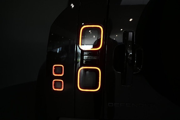 Land Rover Defender 90 27 of 28
