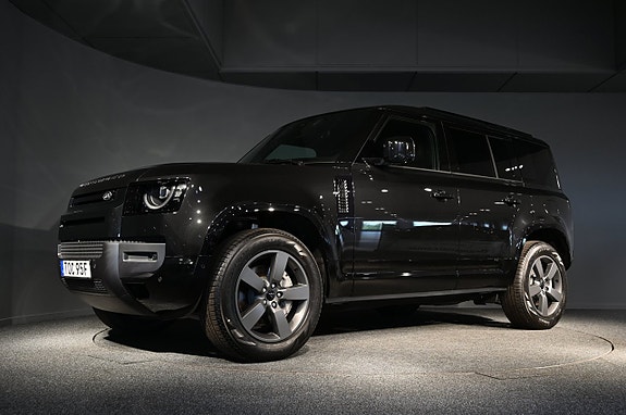 Land Rover Defender 90 2 of 5