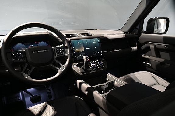 Land Rover Defender 90 12 of 28