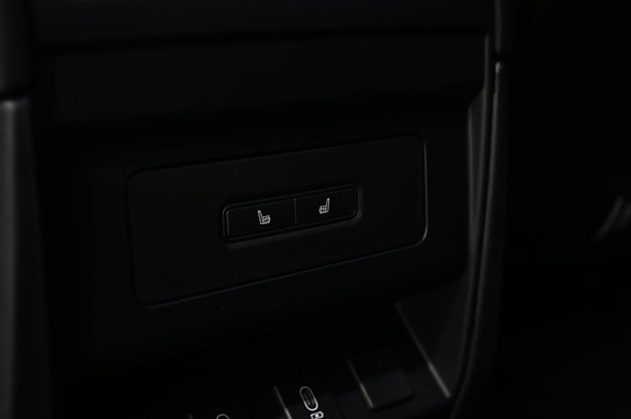 Land Rover Defender 90 24 of 28