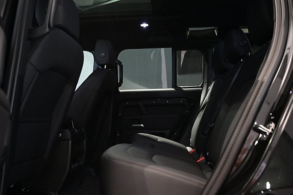 Land Rover Defender 90 17 of 28