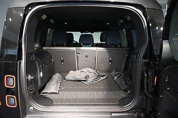 Land Rover Defender 90 25 of 28