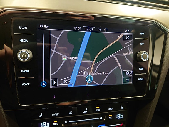 Volkswagen Passat 17 of 18