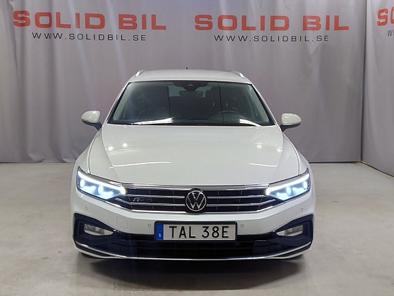 Volkswagen Passat 2 of 18