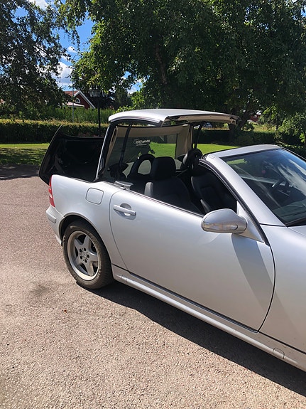 Mercedes-Benz SLK320 4 of 5