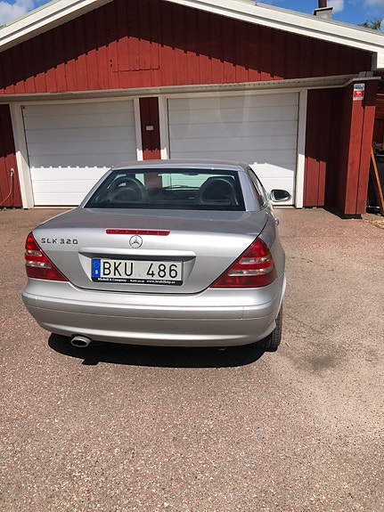 Mercedes-Benz SLK320 3 of 5