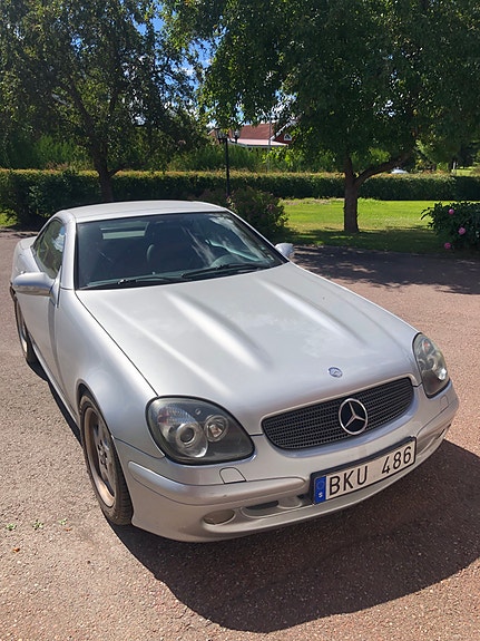 Mercedes-Benz SLK320 2 of 5