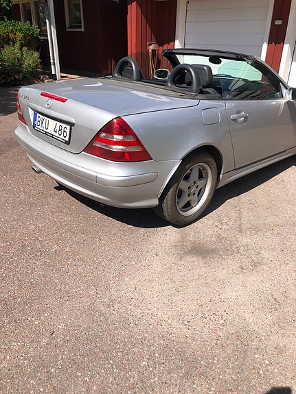 Mercedes-Benz SLK320 5 of 5