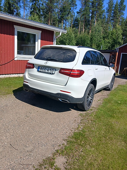 Mercedes-Benz GLC250 d 2 of 5