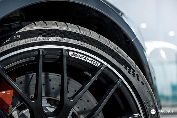 Mercedes-Benz C63 3 of 27