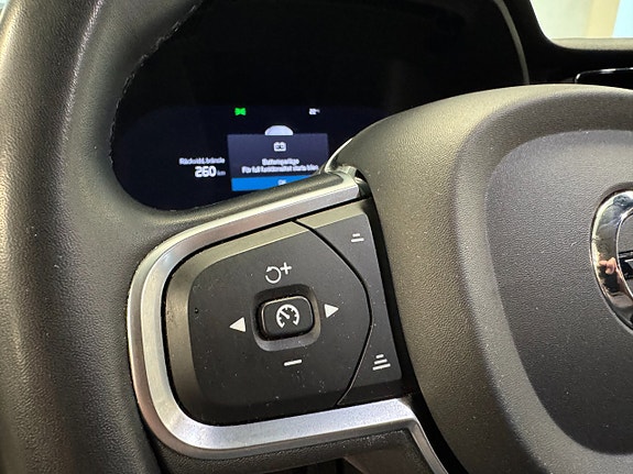 Volvo XC60 13 of 20