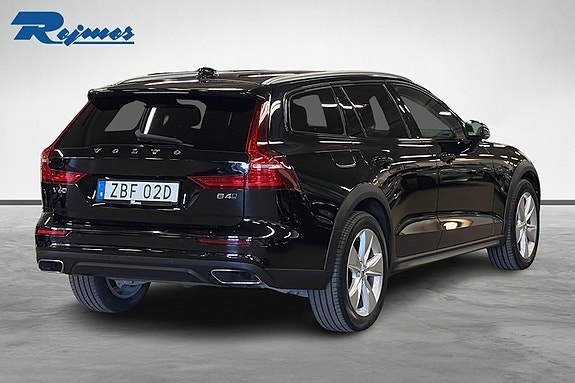 Volvo V60 Cross Country 4 of 5
