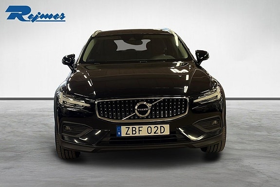 Volvo V60 Cross Country 6 of 17