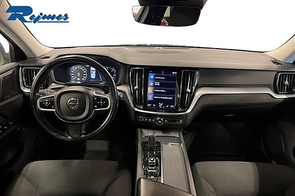 Volvo V60 Cross Country 8 of 17