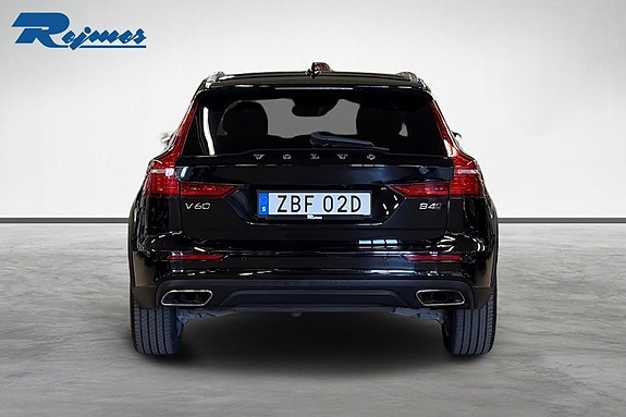 Volvo V60 Cross Country 3 of 5