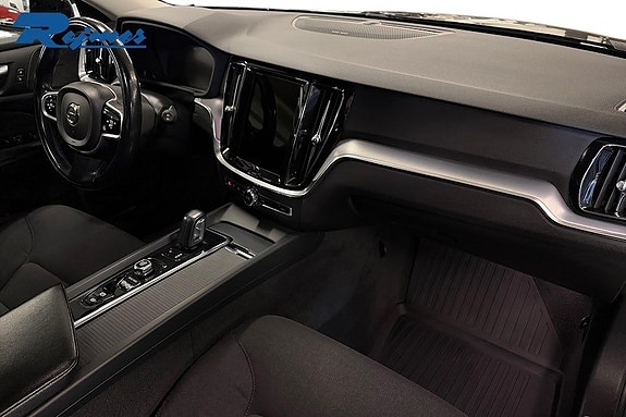 Volvo V60 Cross Country 7 of 17