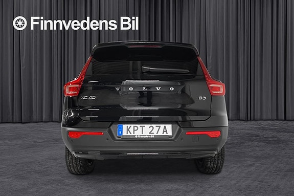 Volvo XC40 8 of 30
