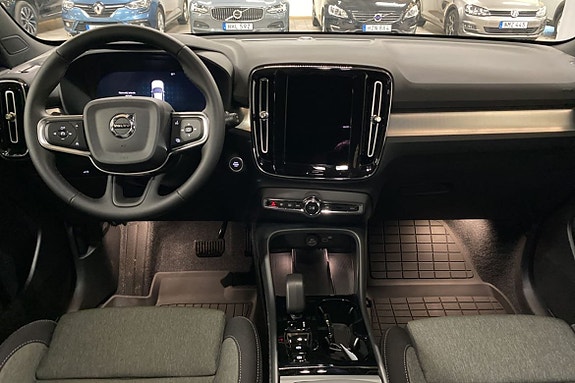Volvo XC40 26 of 30