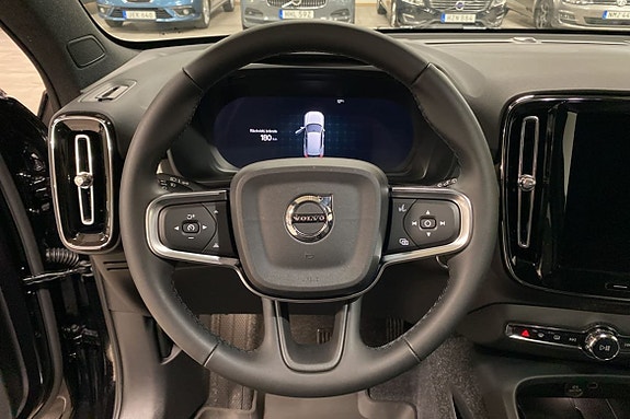 Volvo XC40 19 of 30