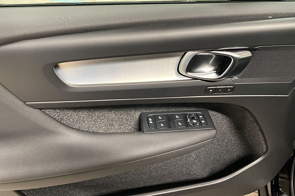 Volvo XC40 15 of 30