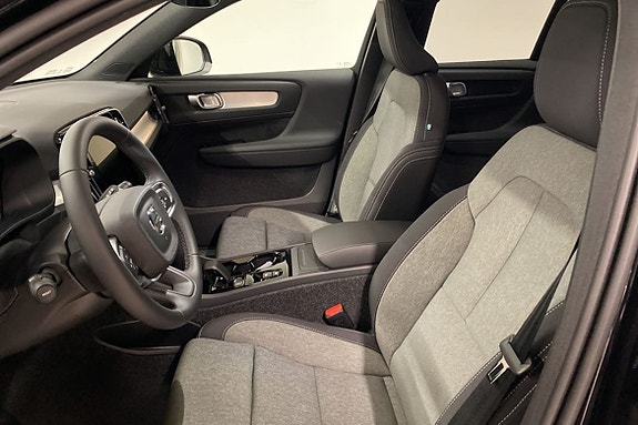 Volvo XC40 17 of 30