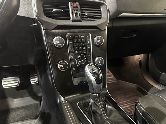 Volvo V40 17 of 23