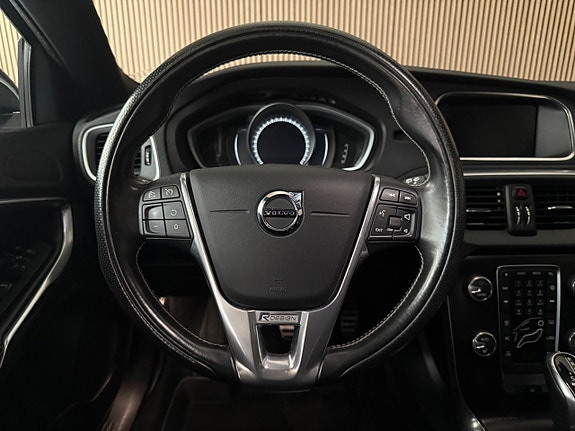 Volvo V40 15 of 17