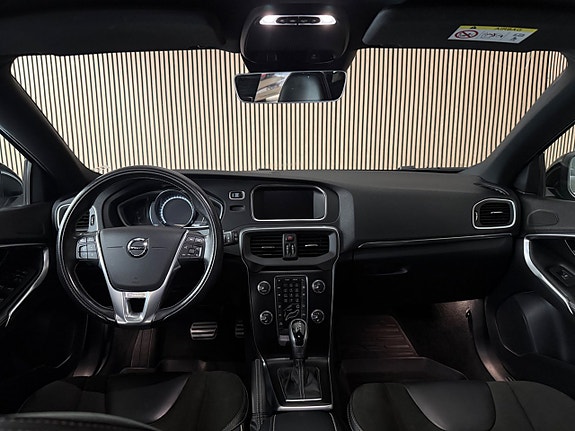 Volvo V40 14 of 17