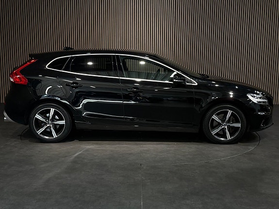 Volvo V40 3 of 17