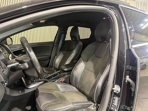 Volvo V40 11 of 23